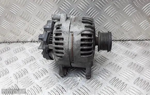 Nissan Juke I F15 Generator/alternator 0124525