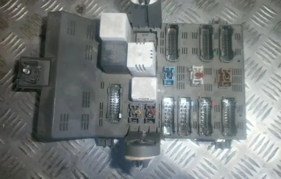 Renault Laguna I Fuse box set