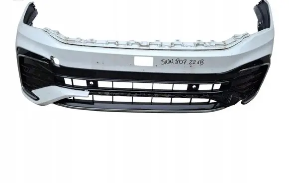 Volkswagen Tiguan Front bumper 5NN807221B