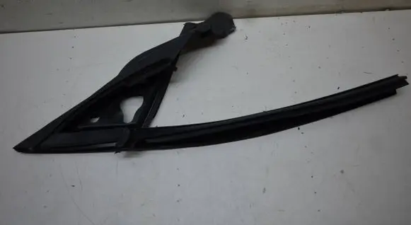 BMW 4 F36 Gran coupe Rubber seal front door window/glass 7310193