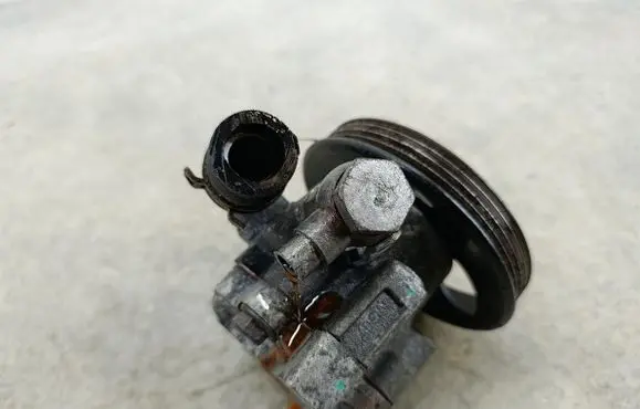 Opel Astra J Power steering pump 96837813