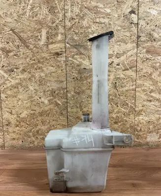 Hyundai Coupe Windshield washer fluid reservoir/tank 986102C000 986102C010