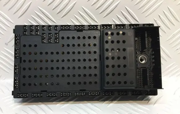 Volvo XC90 Fuse module 08696098