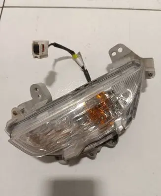 Mazda 3 III Front indicator light B45A51350