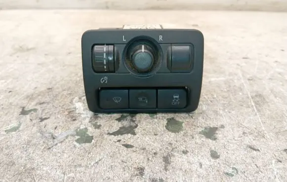 Subaru Outback Wing mirror switch 159A03