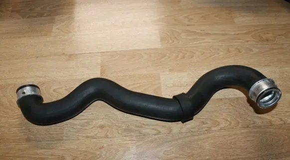Mercedes-Benz C W203 Engine coolant pipe/hose a2035015782