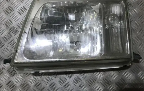 Toyota Land Cruiser (J100) Headlight/headlamp