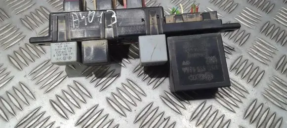 Seat Toledo II (1M) Fuse box set 4a0937530