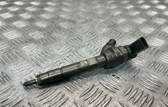 BMW 3 F30 F35 F31 Fuel injector 7810702 0445110617
