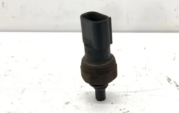 Mercedes-Benz C W203 Air conditioning (A/C) pressure sensor A2038300372 2038300372