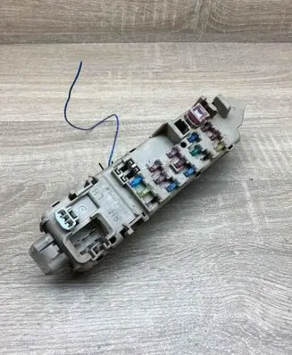 Toyota Corolla E120 E130 Fuse module 8F180296 4920