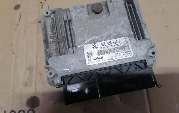 Skoda Octavia Mk2 (1Z) Engine control unit/module 03C906016D 0261S04392