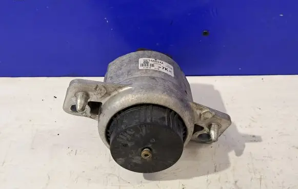 Engine mount bracket