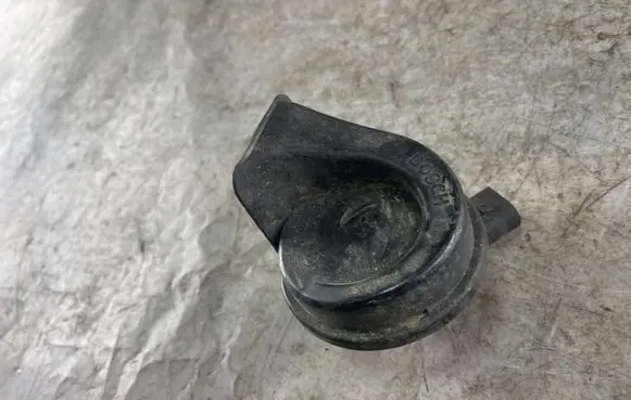 Volkswagen PASSAT B5.5 Horn signal 703881157