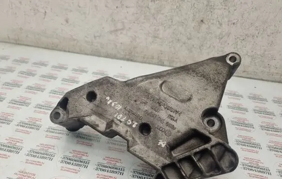 Volkswagen PASSAT B6 Engine mounting bracket 03G199207E