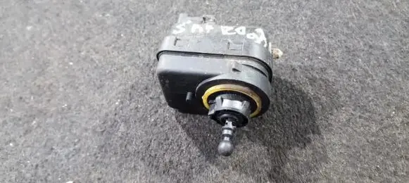 Headlight level adjustment motor