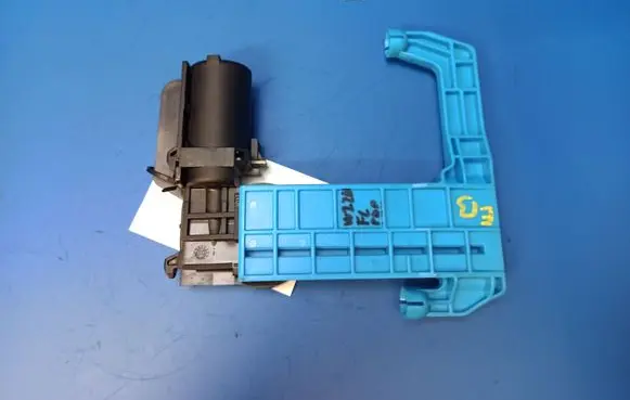 Mercedes-Benz S W220 Seat adjustment motor 2209700026