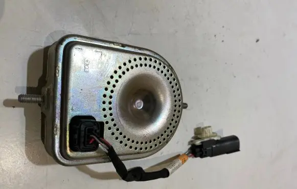 Ford Mustang VI Horn signal GR3T19N217AD