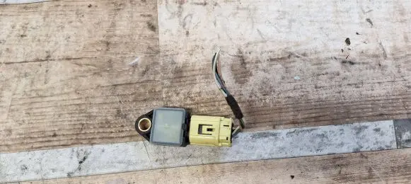 Chrysler Sebring (JS) Airbag deployment crash/impact sensor P04896065AA 39754C TC5ME033753201