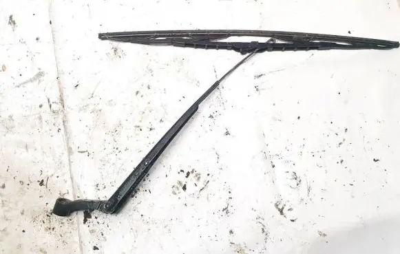 Toyota Yaris Front wiper blade arm