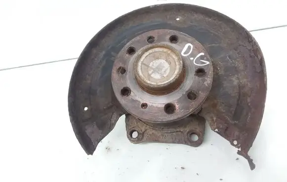 Rear wheel hub spindle/knuckle