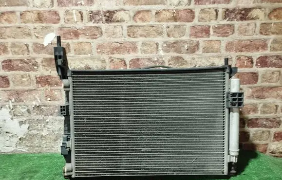 Ford Focus Radiator set CV618005VA