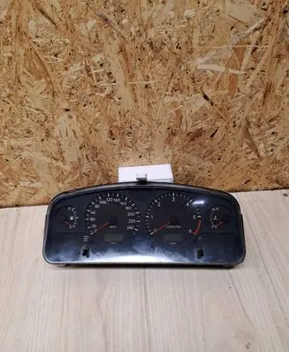 Toyota Avensis T220 Speedometer (instrument cluster) 88458014