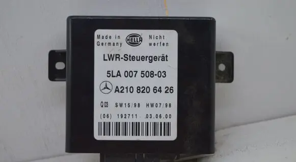Mercedes-Benz E W210 Light module LCM A2108206426 5LA00750803