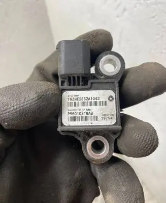 Jeep Grand Cherokee (WJ) Airbag deployment crash/impact sensor P56010319AB 39754C TE2852A1042