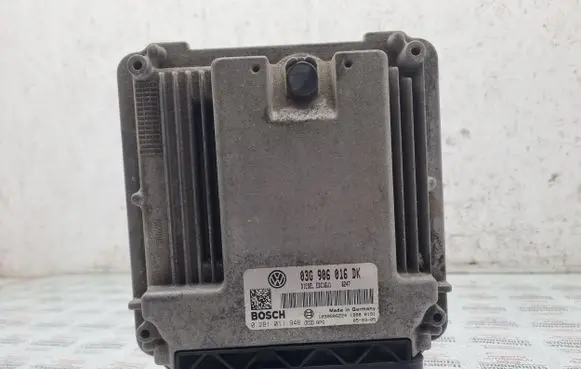 Volkswagen Touran I Engine control unit/module 03G906016DK