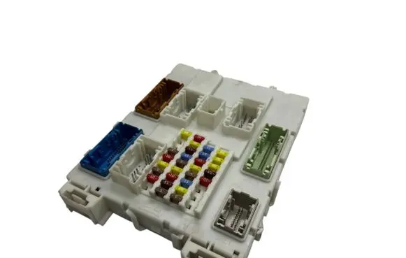 Ford Focus Fuse module BV6N14A073ET 522074F06 00041431