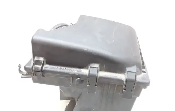 Volvo XC70 Air filter box 8649673