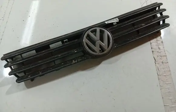 Volkswagen PASSAT B4 Front grill 3A0853653C