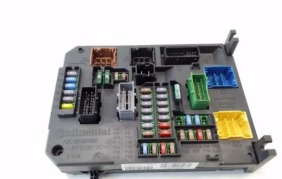 Peugeot 508 Fuse module 9664992380