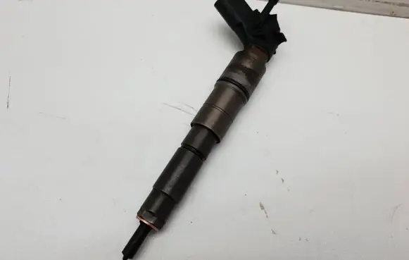 BMW 7 E65 E66 Fuel injector 7792721 779272104