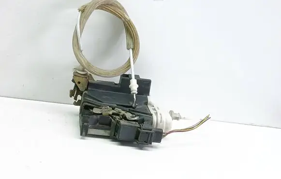 Audi A4 S4 B5 8D Front door lock 8D1837015A