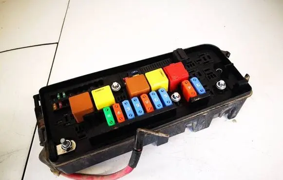 Opel Vectra C Fuse box set 13144709 519066021
