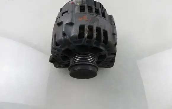 Audi A4 S4 B5 8D Generator/alternator 028903029E