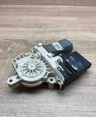 Volkswagen PASSAT B6 Rear door window regulator motor 1K0959704P 974226113 973622106