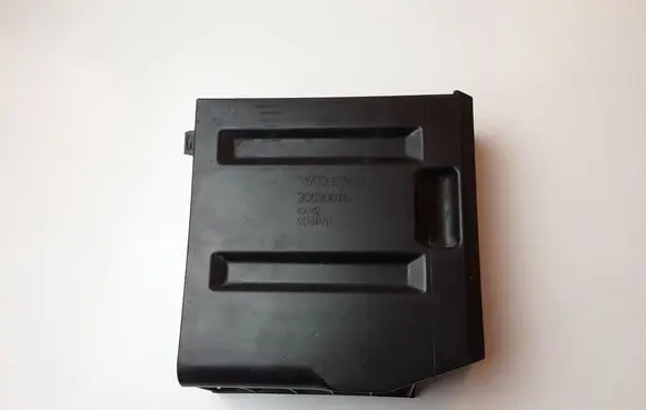Volvo S60 Air filter box 30650076