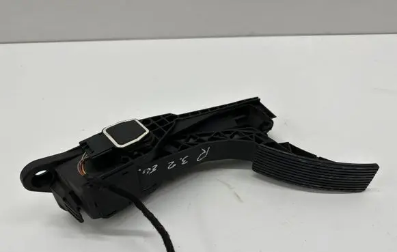 Mercedes-Benz R W251 Accelerator throttle pedal A1643000104
