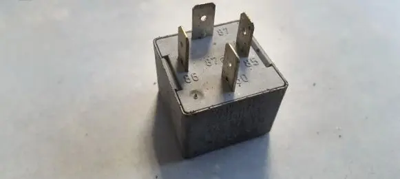 Volkswagen Golf IV Other relay 141951253B