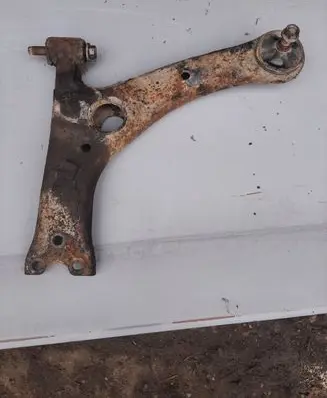 Toyota Avensis T250 Front lower control arm/wishbone