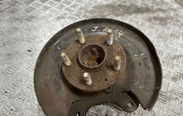 Opel Astra J Rear wheel hub