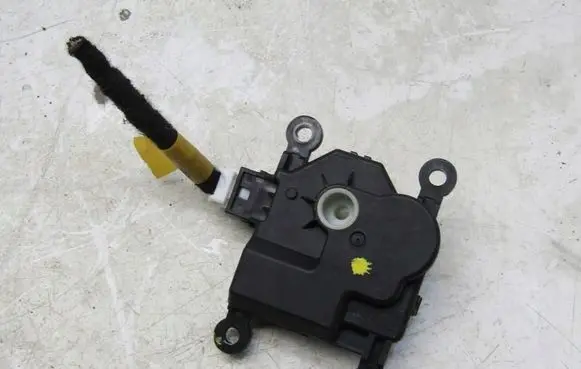 Mazda 2 A/C air flow flap actuator/motor KRIS235789
