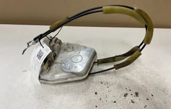 Mazda 6 Rear door lock 9H03