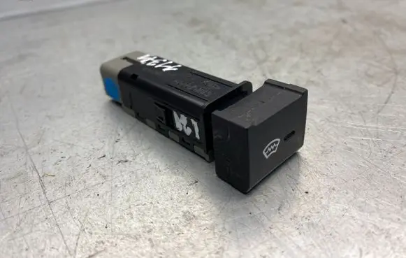 Hyundai i30 Windscreen/window heater switch 202002962 621W05010