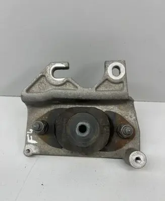 Engine mount bracket