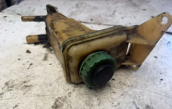 Audi A4 S4 B5 8D Power steering fluid tank/reservoir 8D0422373C