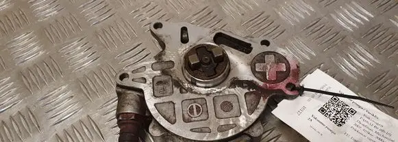 Volkswagen PASSAT B6 Vacuum pump 03L145100